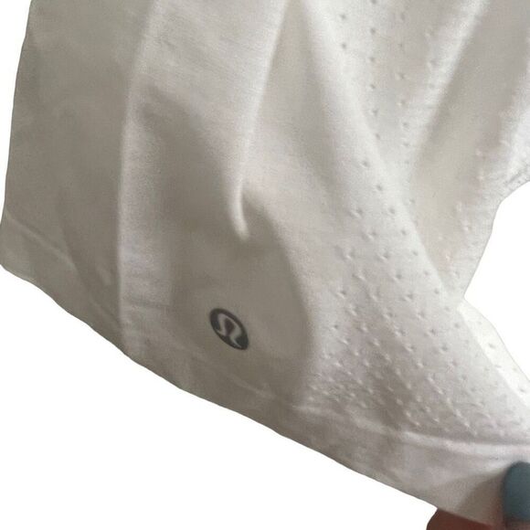 Lululemon white swiftly shorts dress size 4 - Picture 3 of 4